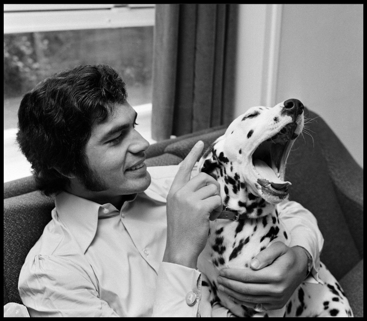 Looking Back Without Regret: The Timeless Emotion in Engelbert Humperdinck’s The Way It Used to Be”